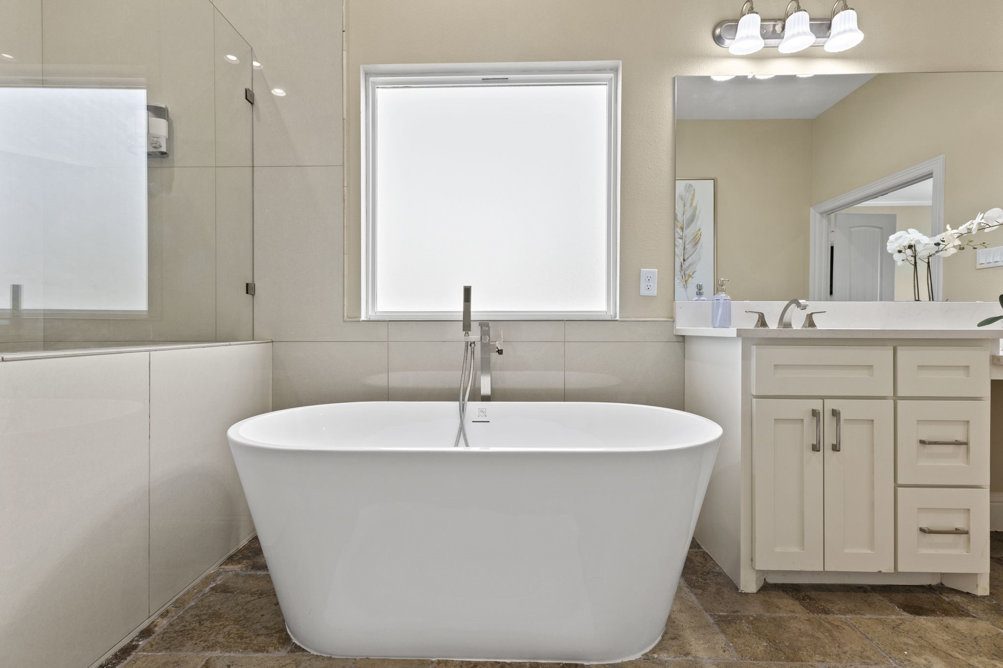 2211 Silverbonnet Street Houston, TX 77055 - Photo 31 of 39 a white bath tub sitting in a bathroom