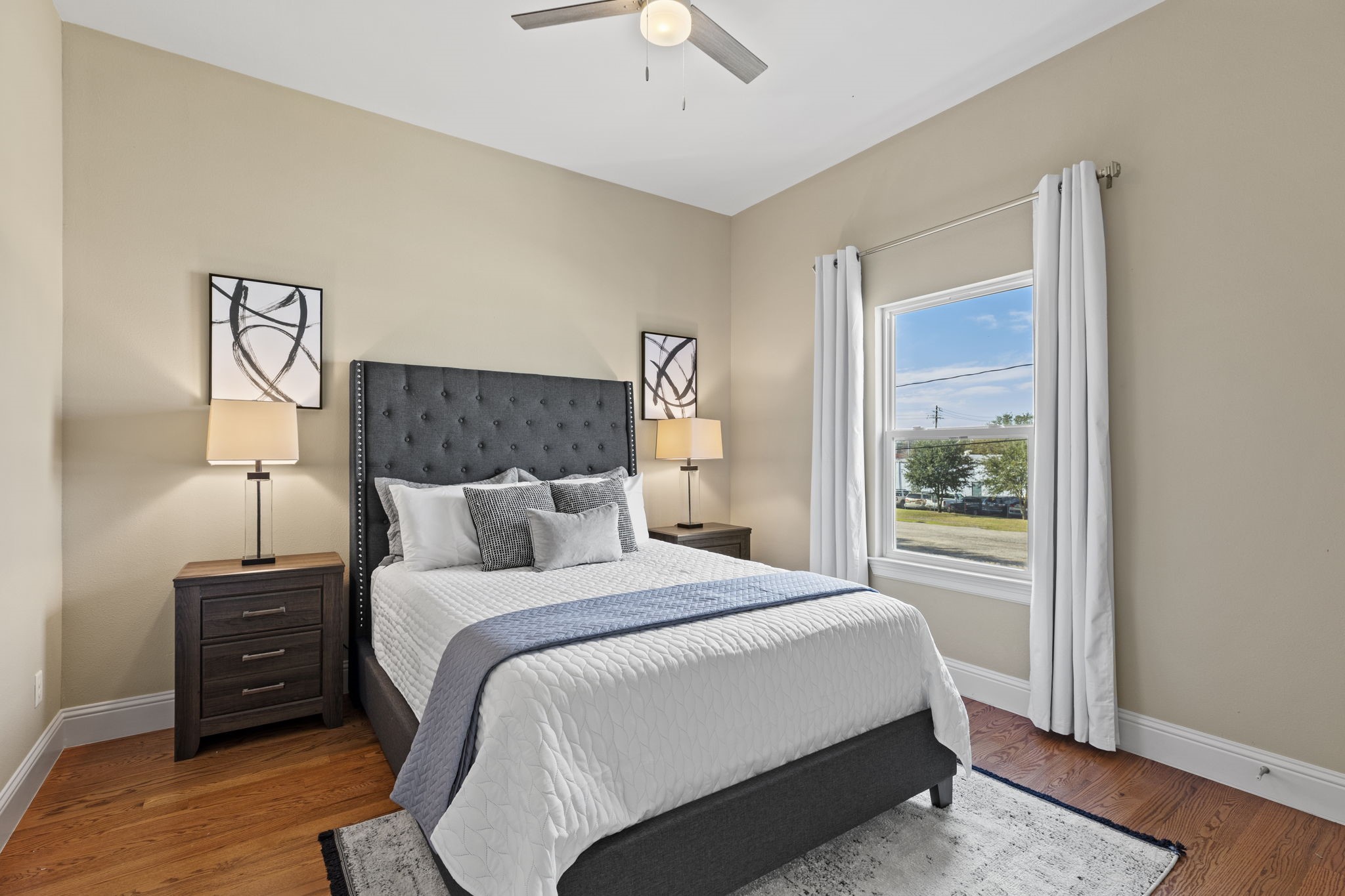 2211 Silverbonnet Street Houston, TX 77055 - Photo 36 of 39 a bedroom with a bed and a window