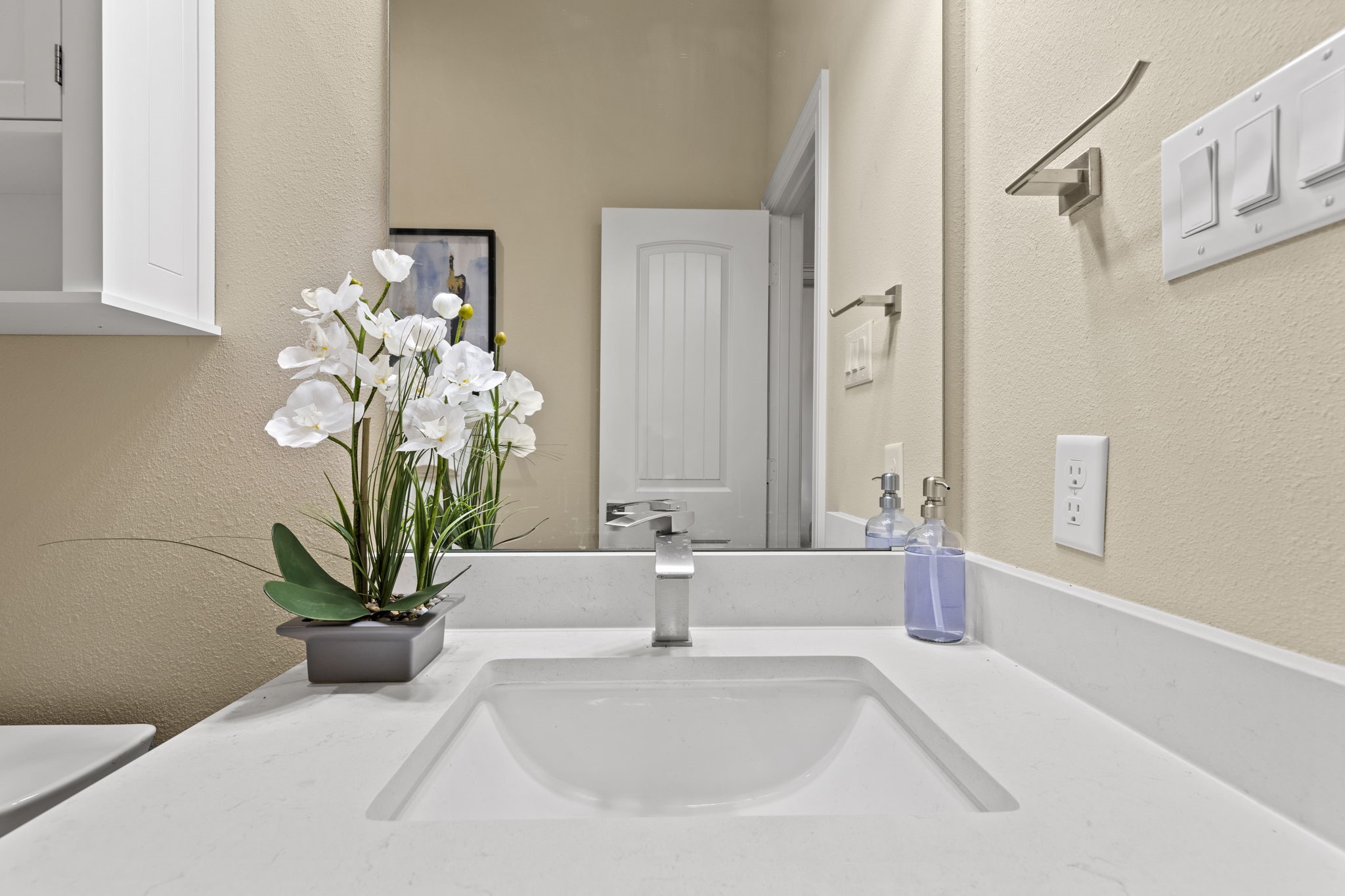 2211 Silverbonnet Street Houston, TX 77055 - Photo 39 of 39 a white bath tub sitting in a bathroom