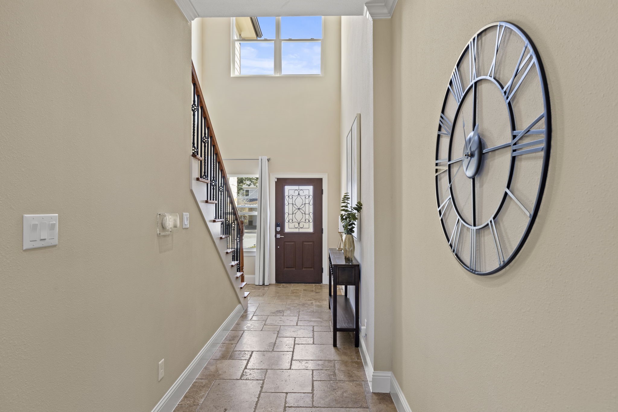 2211 Silverbonnet Street Houston, TX 77055 - Photo 7 of 39 a view of a livingroom with furniture