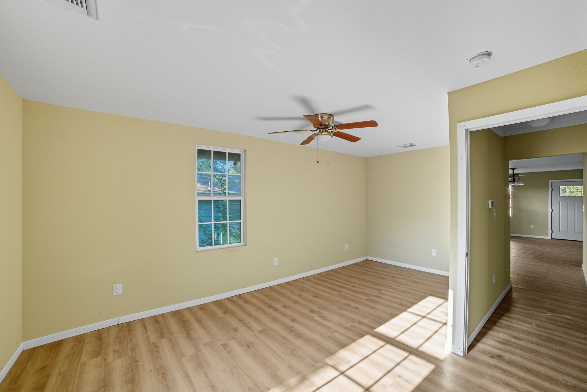 1413 South 2nd Street Temple, TX 76504 - Photo 20 of 24 a view of an empty room and window