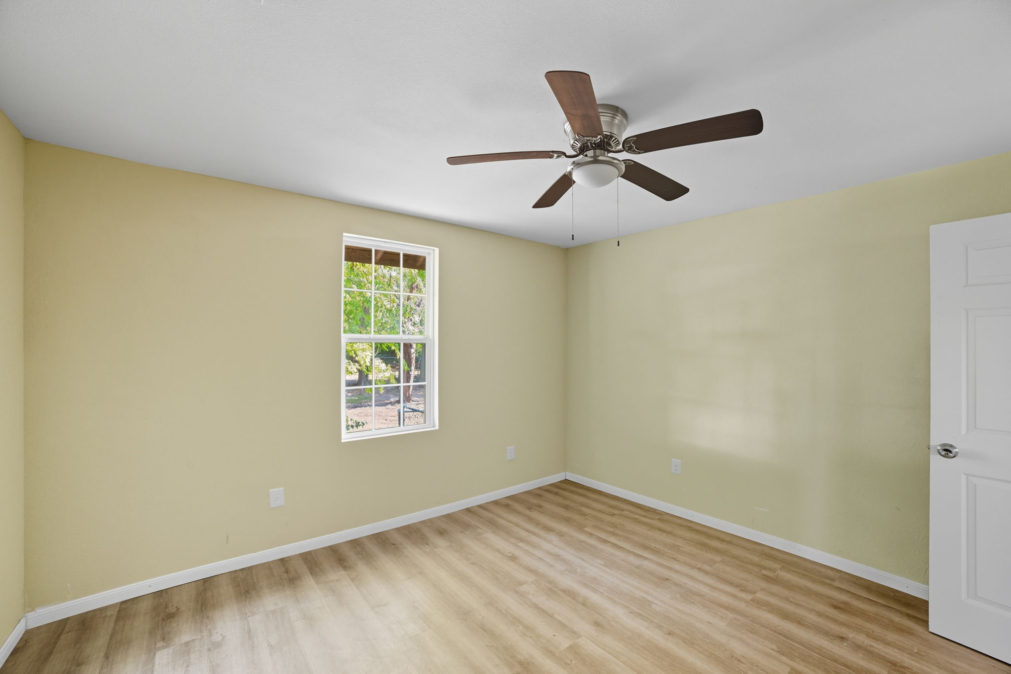 1413 South 2nd Street Temple, TX 76504 - Photo 8 of 24 a view of empty room with wooden floor and fan