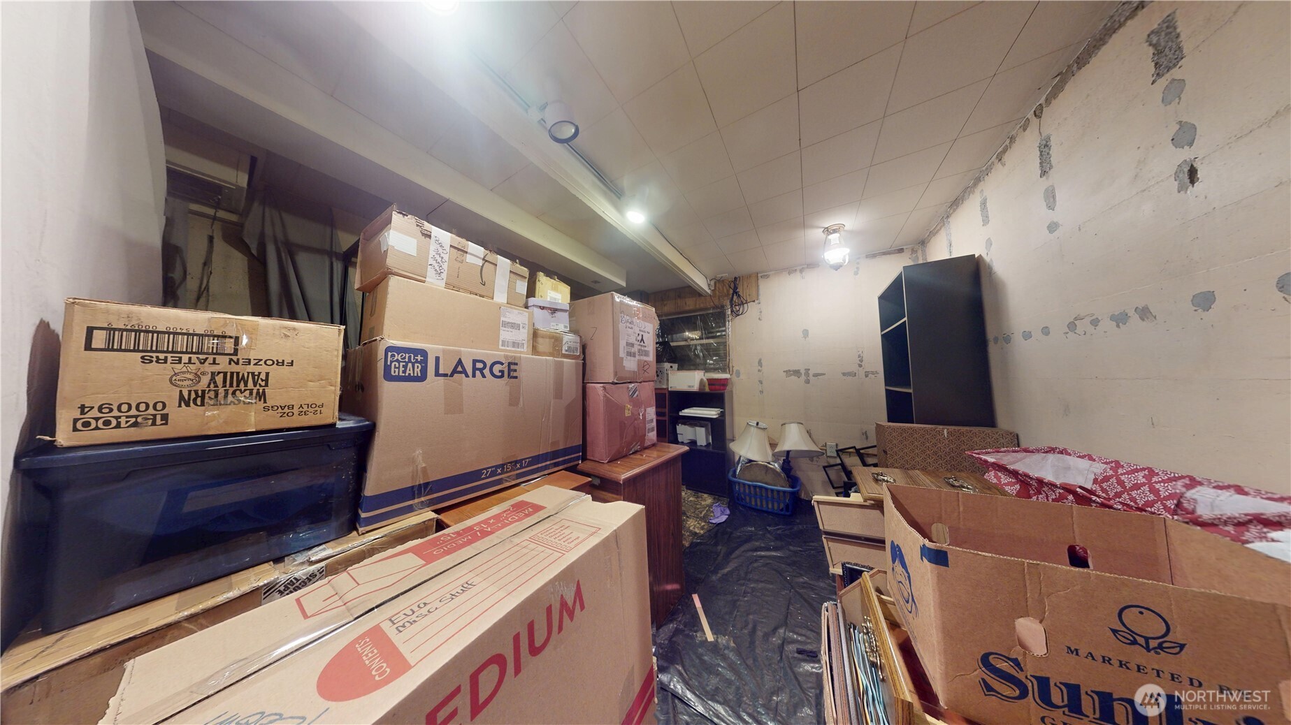 16835 113th Avenue Southeast Renton, WA 98055 - Photo 2 of 34 a projector room with gym equipment