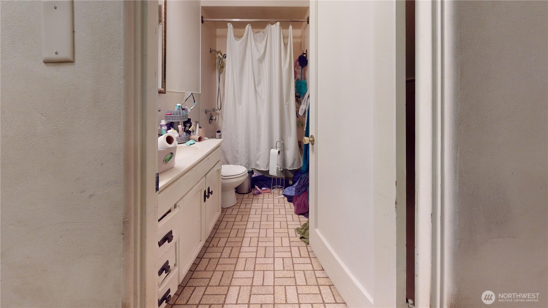 16835 113th Avenue Southeast Renton, WA 98055 - Photo 26 of 34 a hallway with kids room bathroom