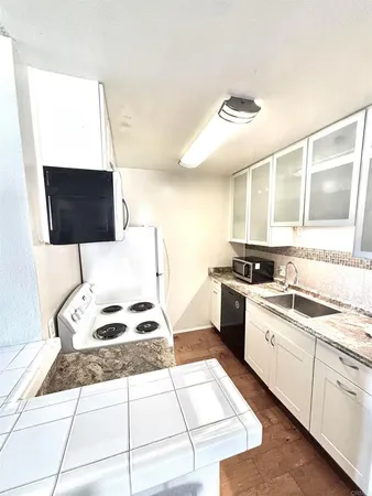 $2,995 | 6202 Friars Road, Unit 302, San Diego, CA 92108