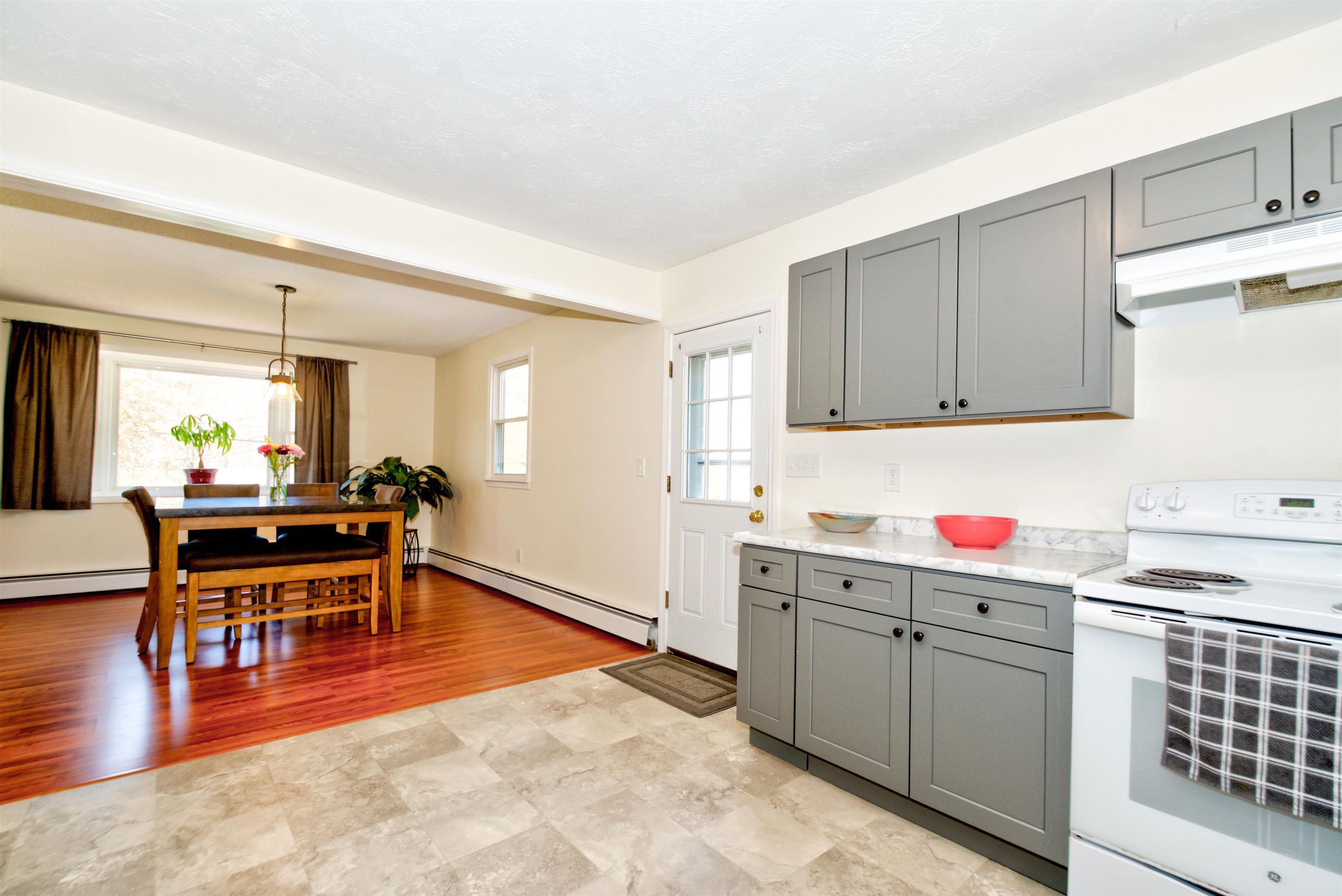 43 Amherst Road Merrimack, NH 03054 - Photo 13 of 40
