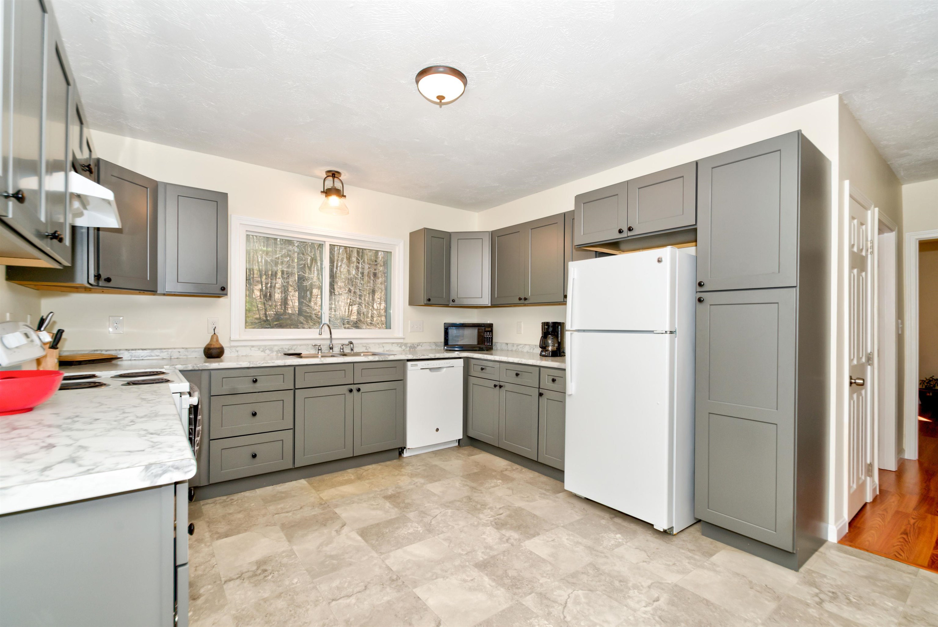 43 Amherst Road Merrimack, NH 03054 - Photo 10 of 40