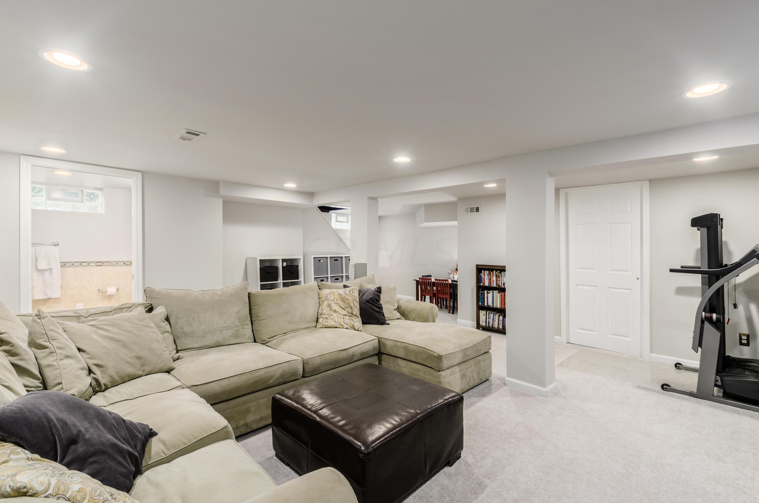 2638 York Road Columbus, OH 43221 - Photo 32 of 66