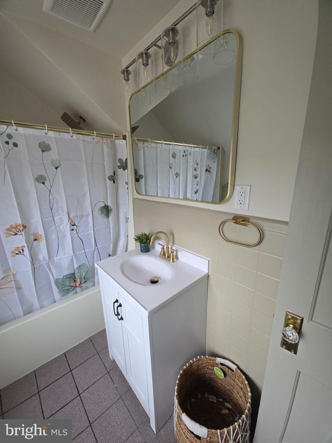 103 North 27th Street Reading, PA 19606 - Photo 10 of 15 a utility room with a washer and dryer