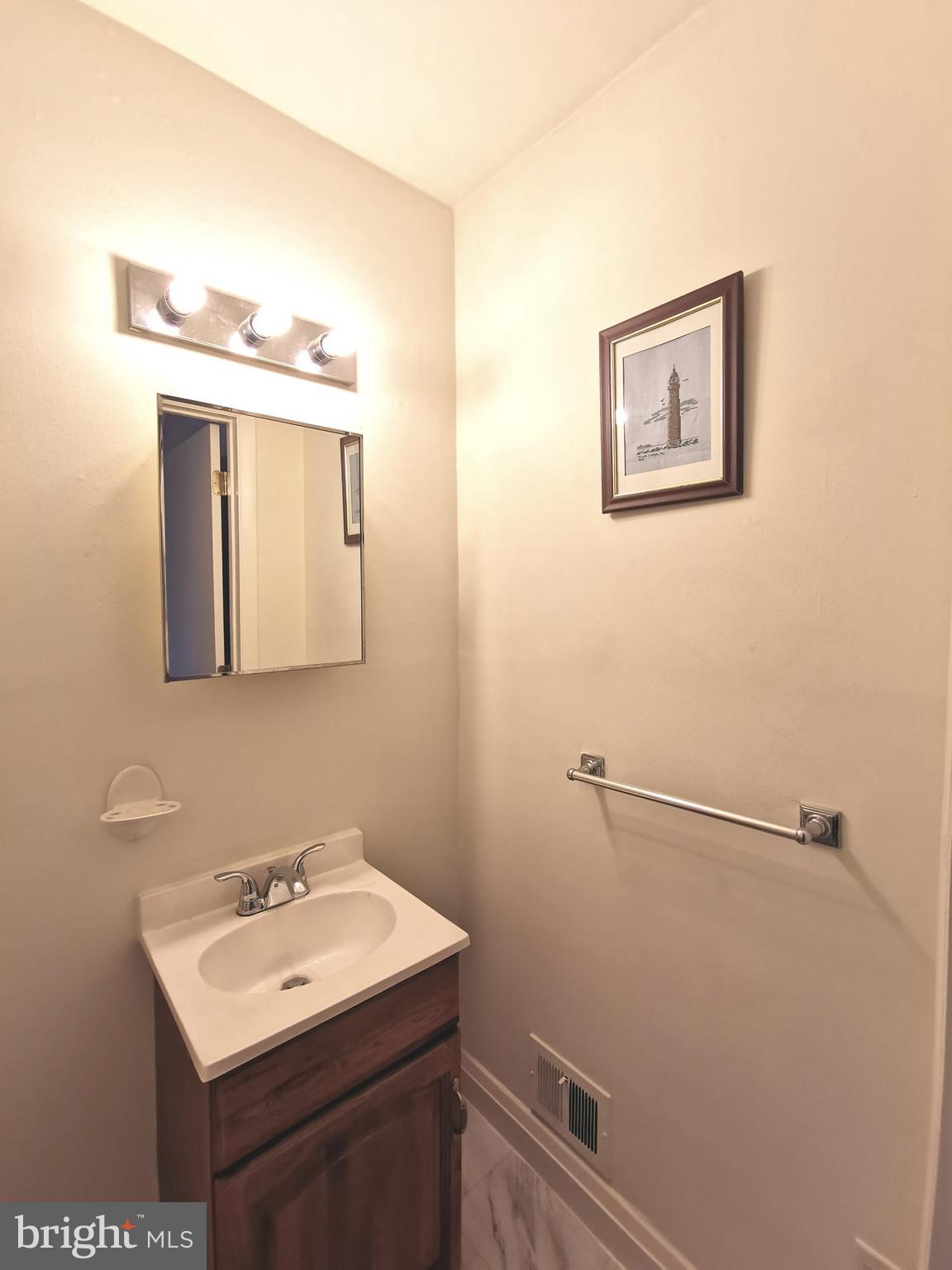 8661 Black Oak Road Baltimore, MD 21234 - Photo 10 of 17 Gallery Image 10