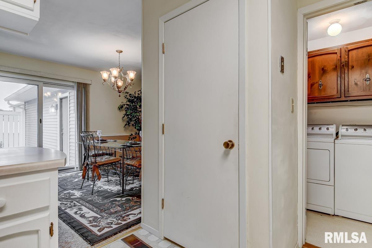8 Brookside Place Springfield, IL 62704 - Photo 11 of 33 Gallery Image 11