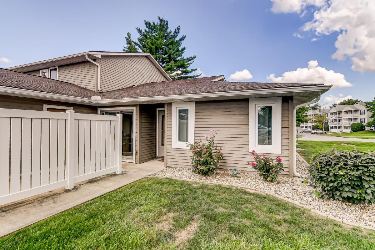 8 Brookside Place Springfield, IL 62704 - Photo 2 of 33 Gallery Image 2
