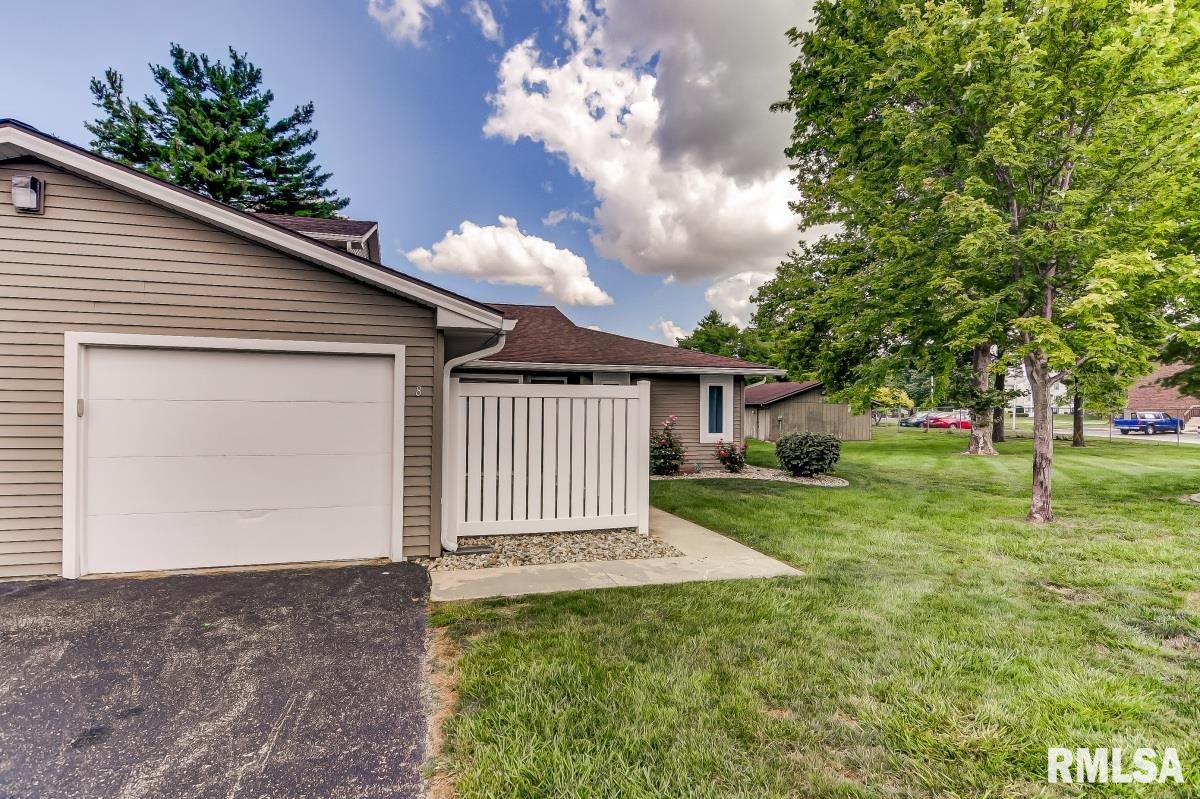 8 Brookside Place Springfield, IL 62704 - Photo 3 of 33 Gallery Image 3