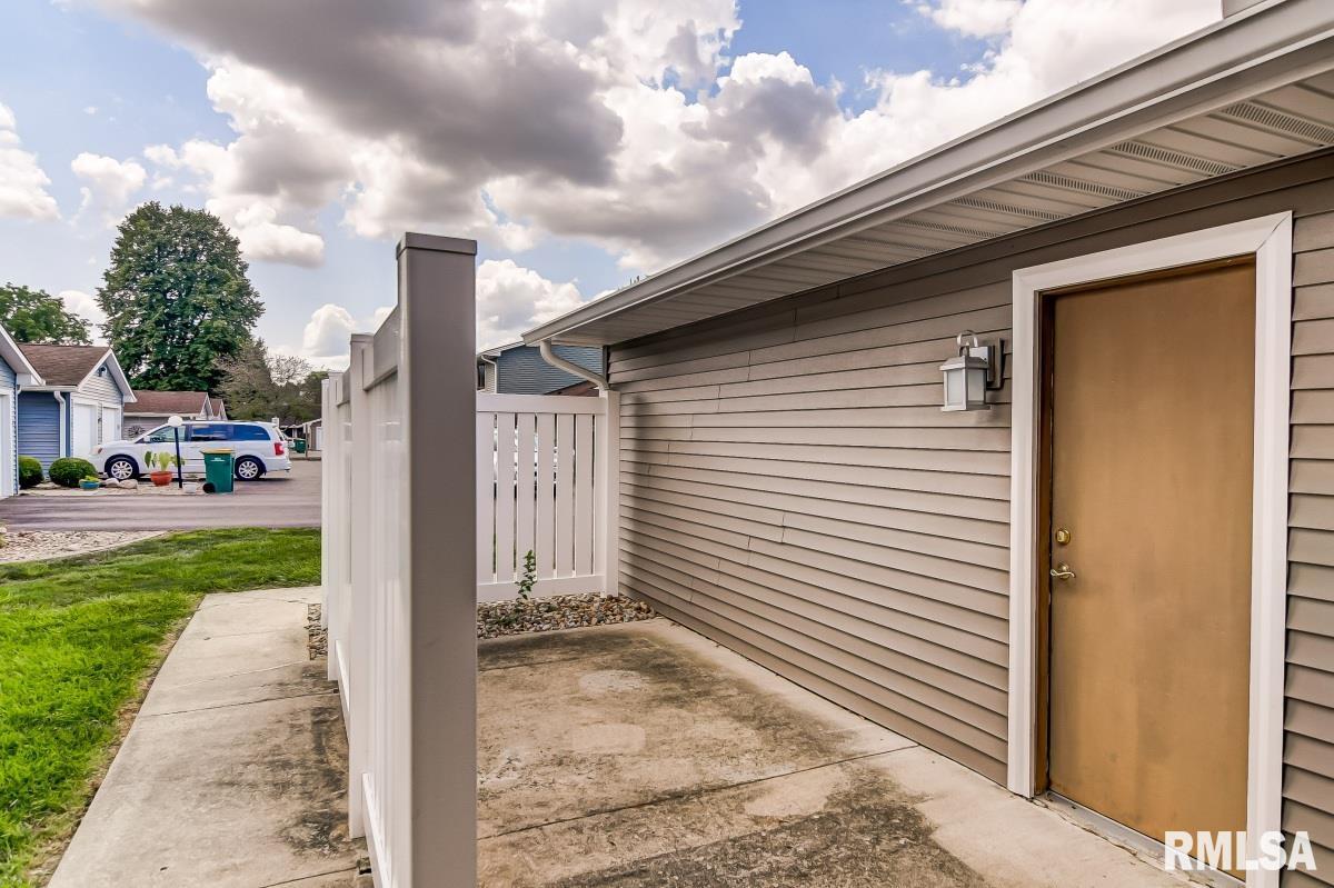 8 Brookside Place Springfield, IL 62704 - Photo 4 of 33 Gallery Image 4