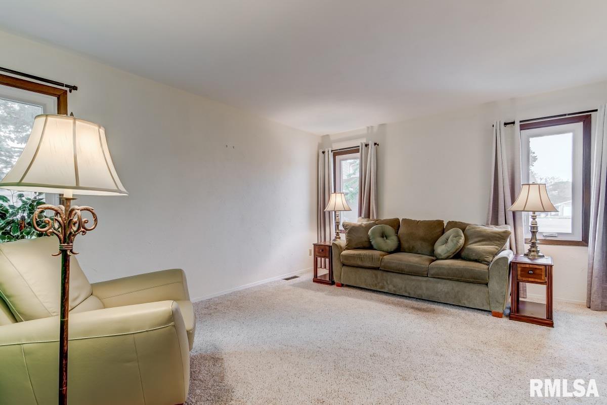 8 Brookside Place Springfield, IL 62704 - Photo 8 of 33 Gallery Image 8