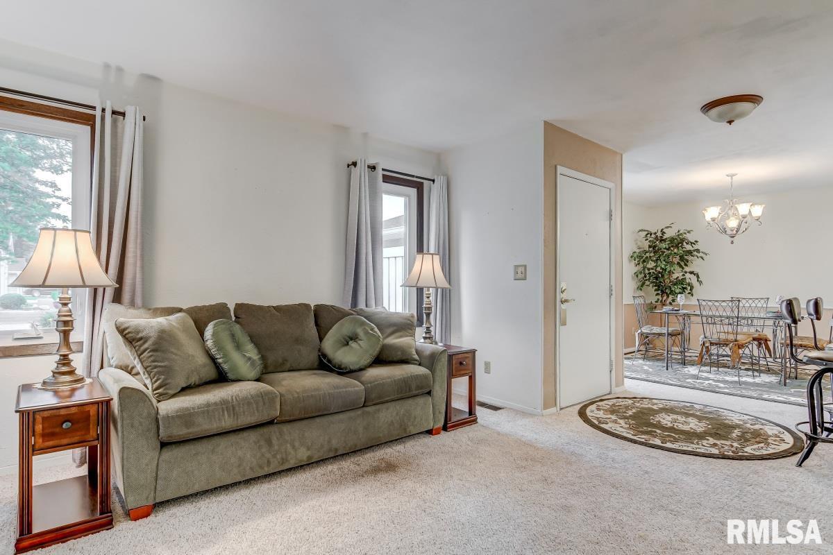 8 Brookside Place Springfield, IL 62704 - Photo 9 of 33 Gallery Image 9