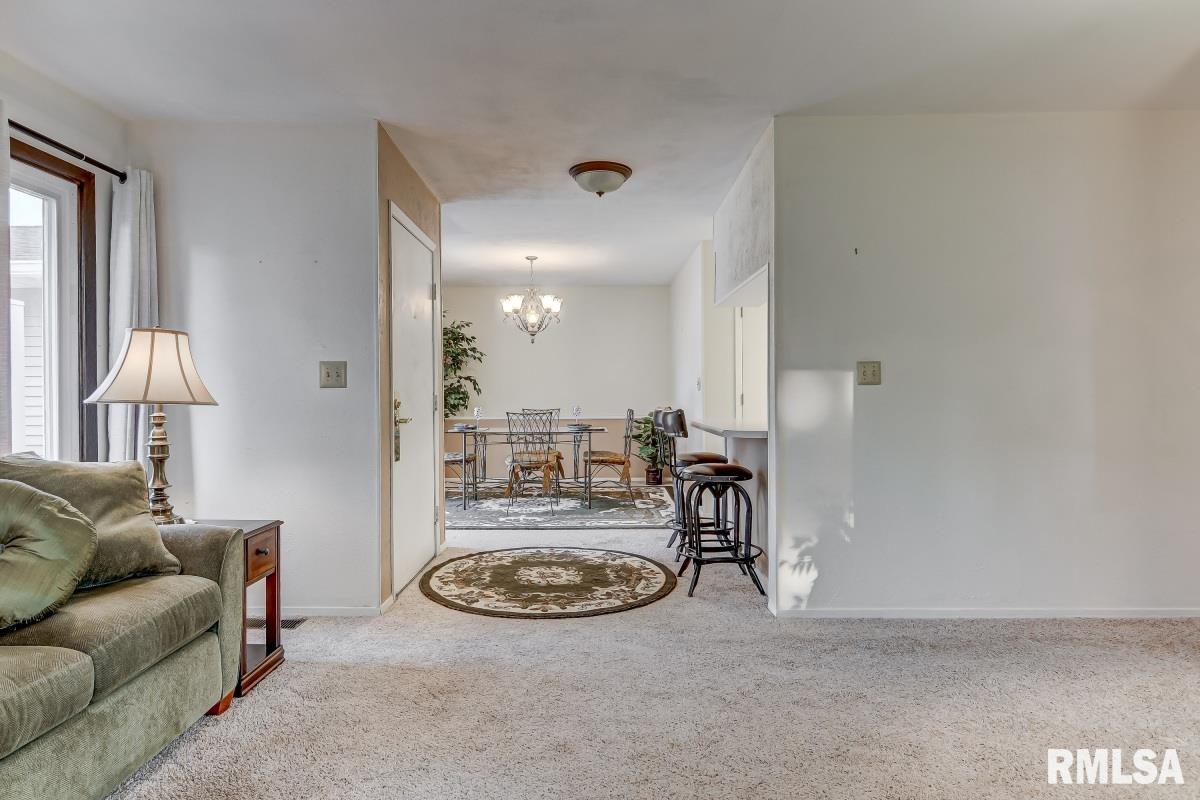 8 Brookside Place Springfield, IL 62704 - Photo 10 of 33 Gallery Image 10