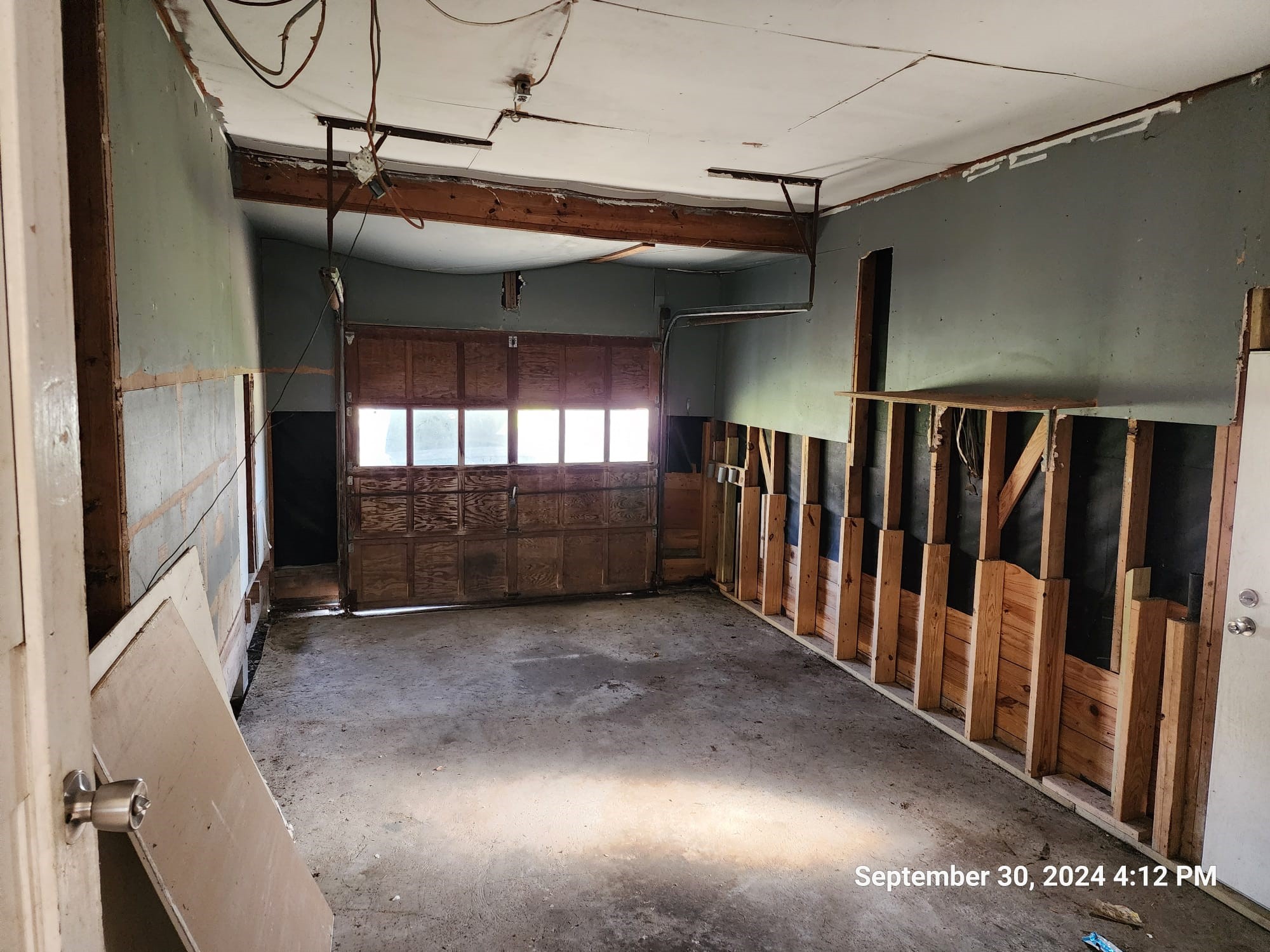 11645 Loop Road Beaumont, TX 77713 - Photo 17 of 20 a view of a hallway with stairs