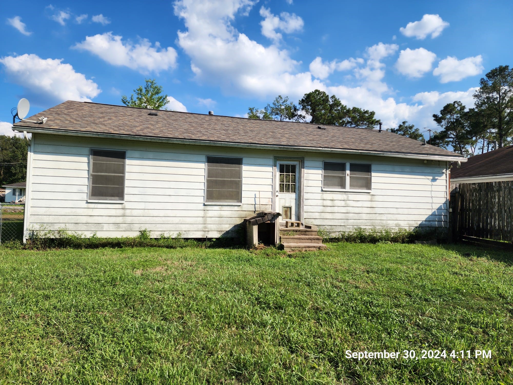 11645 Loop Road Beaumont, TX 77713 - Photo 19 of 20 a front view of a house with a yard
