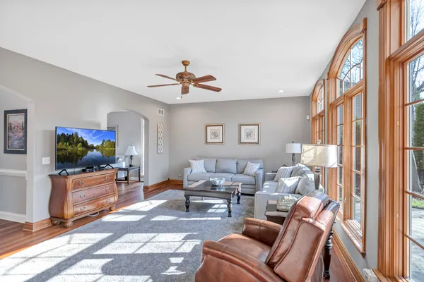$825,000 | 710 Reserve Court, South Elgin, IL 60177