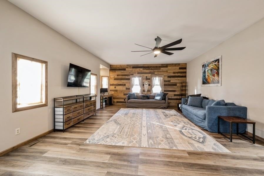 3673 Lewis Bottoms Road Palo, IA 52324 - Photo 4 of 49 Gallery Image 4