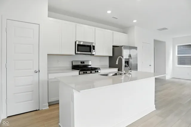 $2,450 | 15294 Swallow Fls Way, Fishers, IN 46037