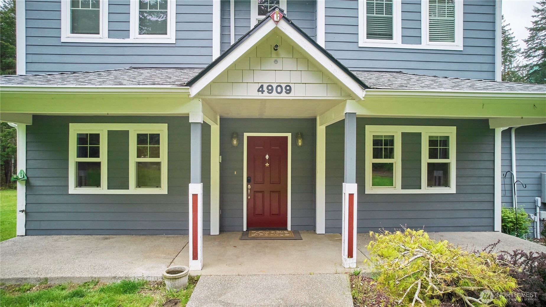 4909 Southwest Old Clifton Road Port Orchard, WA 98367 - Photo 6 of 40