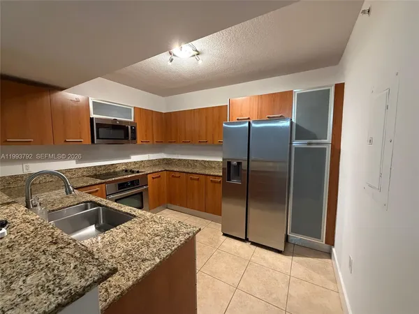 $2,250 | 9055 Southwest 73rd Court, Unit 2002, Miami, FL 33156