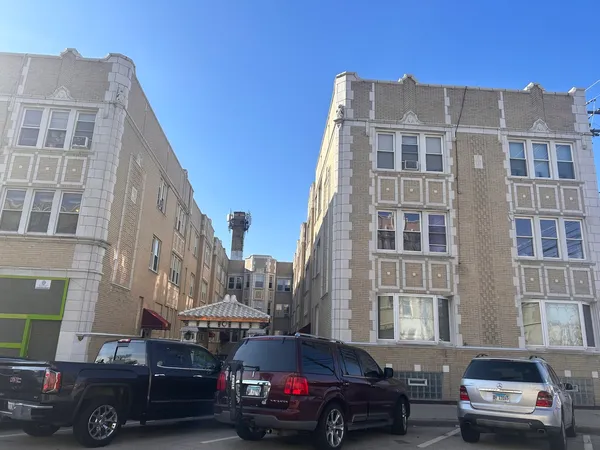 $1,200 | 2146 Gunderson Avenue, Unit 326, Berwyn, IL 60402
