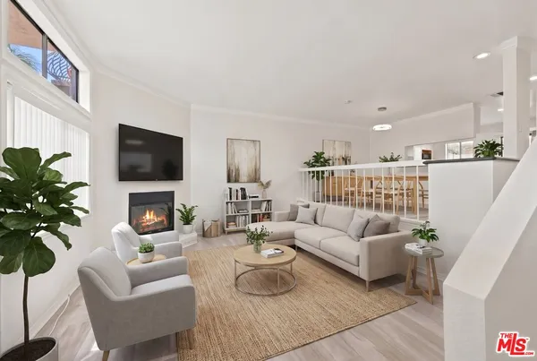 $649,888 | 14937 Sherman Way, Unit 2, Van Nuys, CA 91405