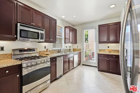 $820,000 | 20244 Pienza Lane, Porter Ranch, CA 91326