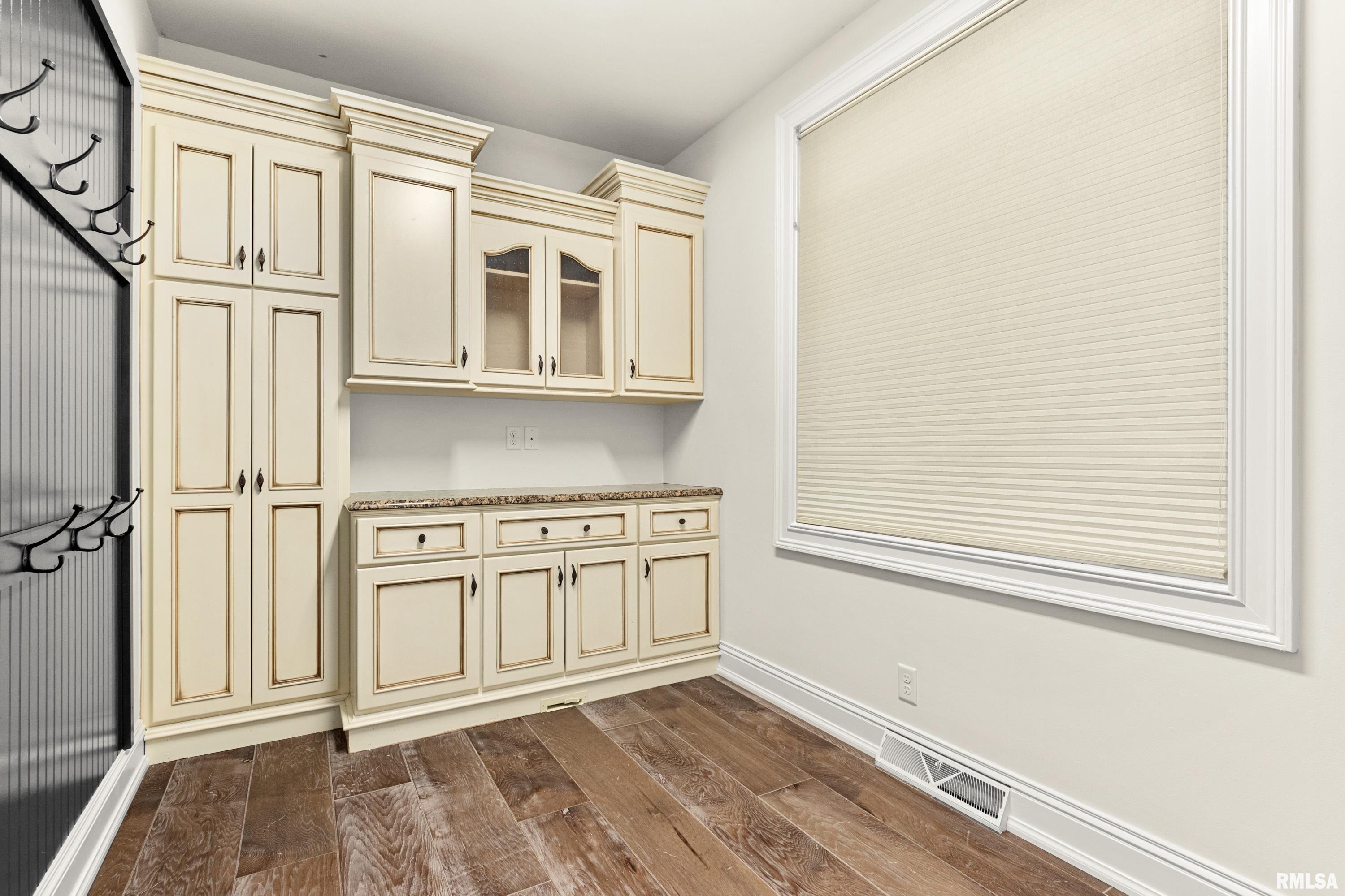 1811 Kern Road Washington, IL 61571 - Photo 42 of 95 Gallery Image 42