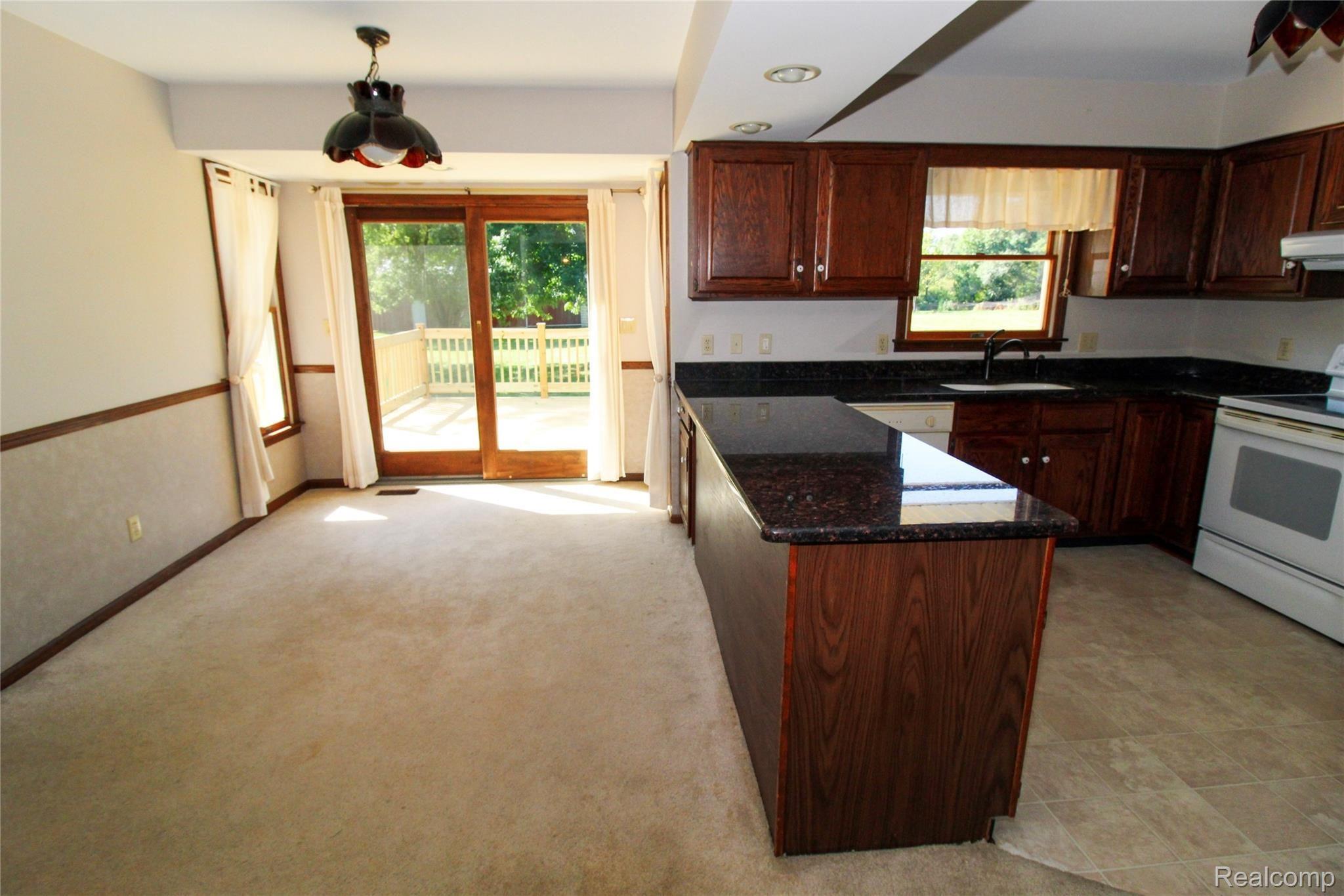 9032 East Bristol Road Davison, MI 48423 - Photo 11 of 62 Dining & Kitchen.jpg