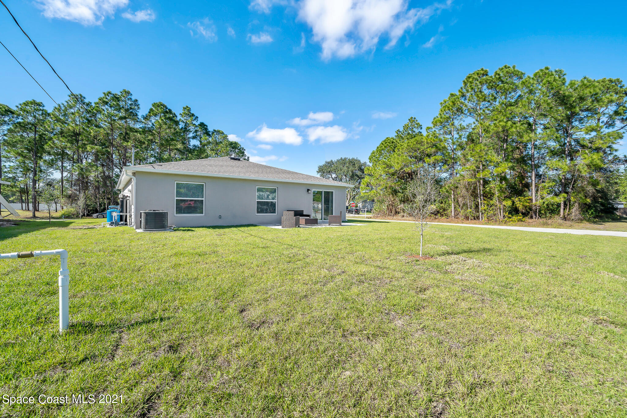 271 Wendover Road Southwest Palm Bay, FL 32908 - Photo 26 of 35 a front view of house with yard and green space