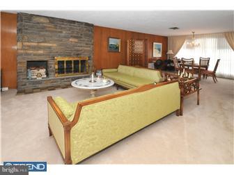 921 Beverly Road Rydal, PA 19046 - Photo 3 of 12 Living Room