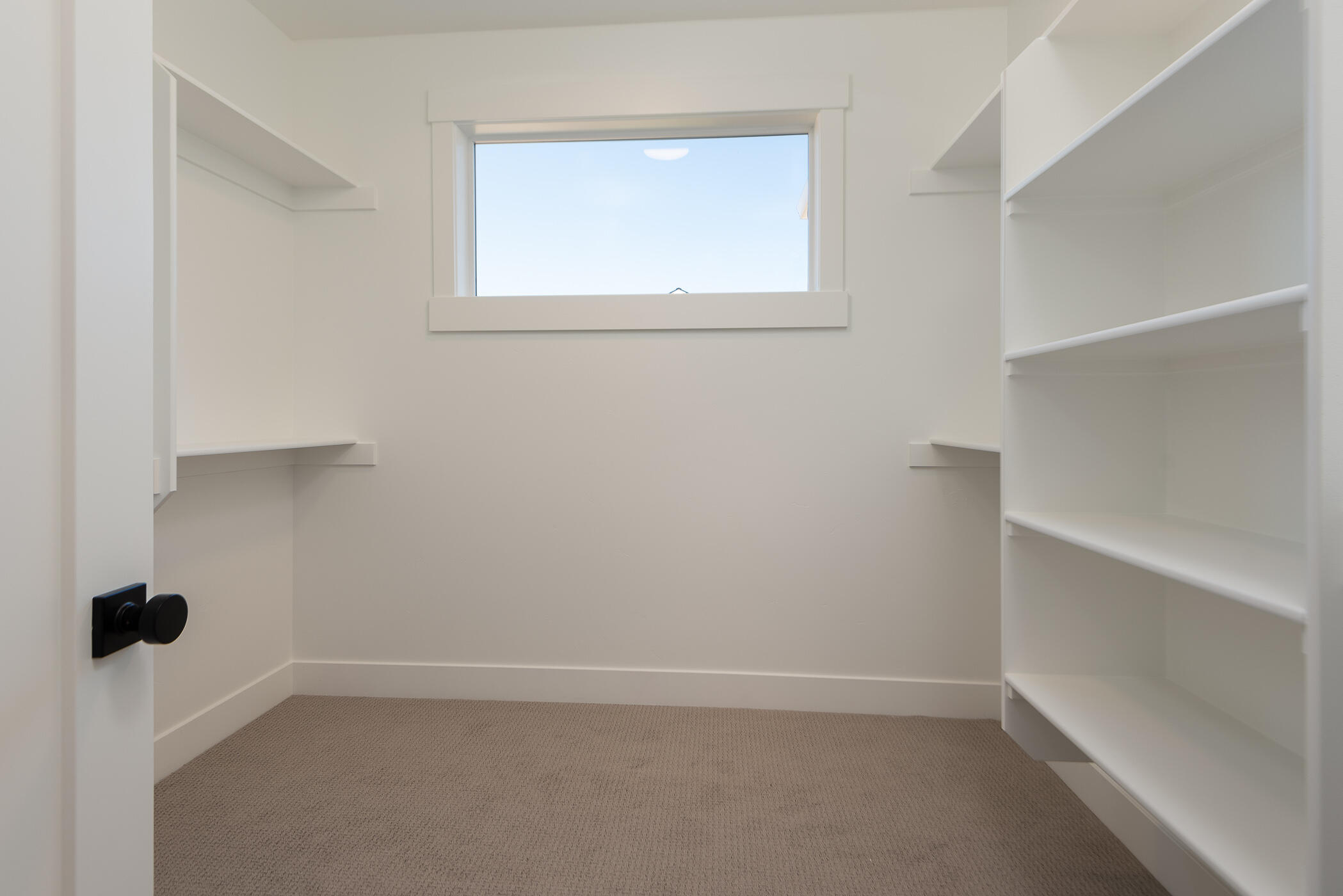 20474 Murphy Road Bend, OR 97702 - Photo 18 of 33 Primary Walk-in Closet