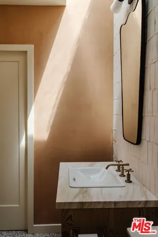 $2,350,000 | 1929 North Oxford Avenue, Los Angeles, CA 90027