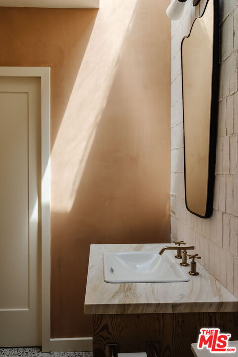 1929 North Oxford Avenue Los Angeles, CA 90027 - Photo 15 of 30