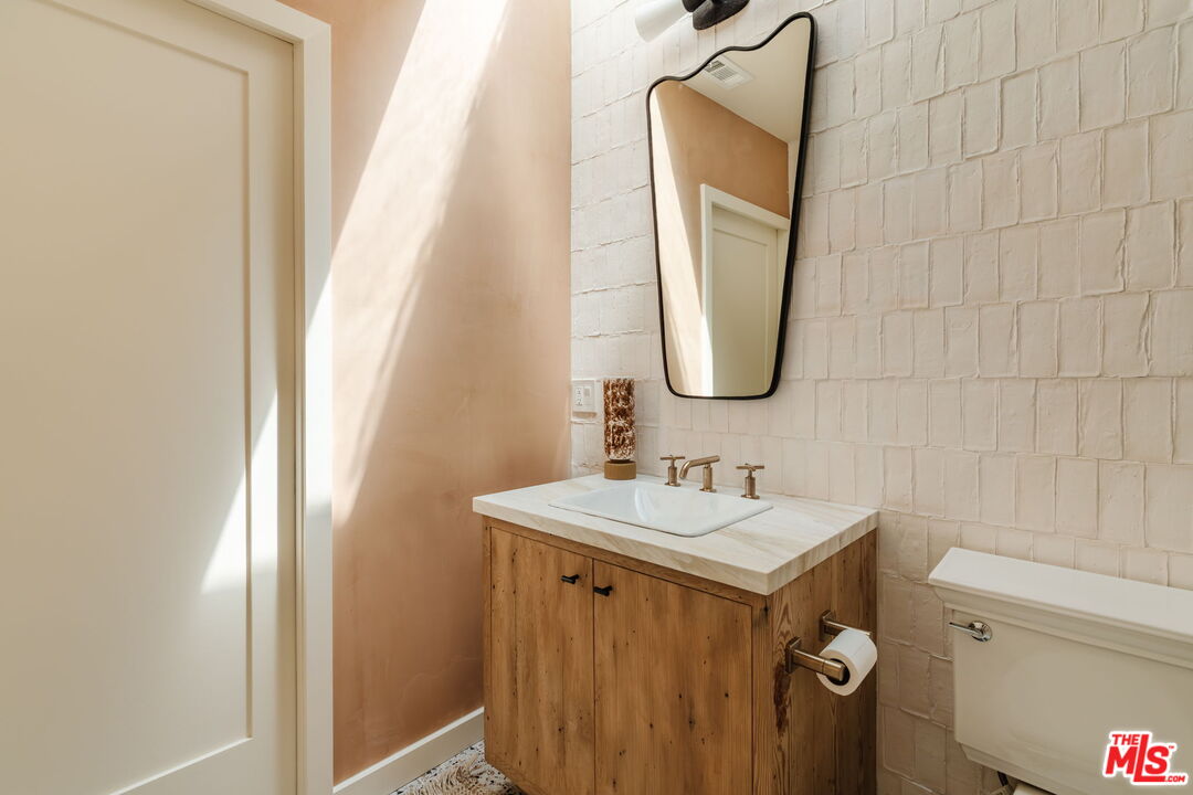 1929 North Oxford Avenue Los Angeles, CA 90027 - Photo 16 of 30