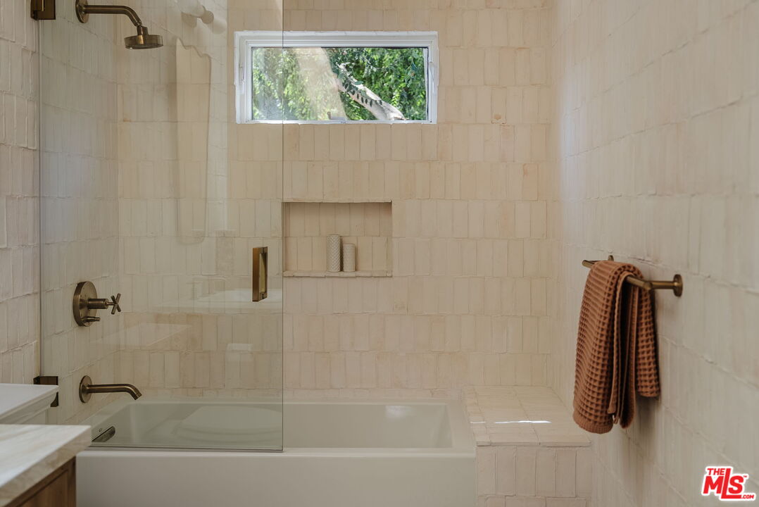 1929 North Oxford Avenue Los Angeles, CA 90027 - Photo 17 of 30