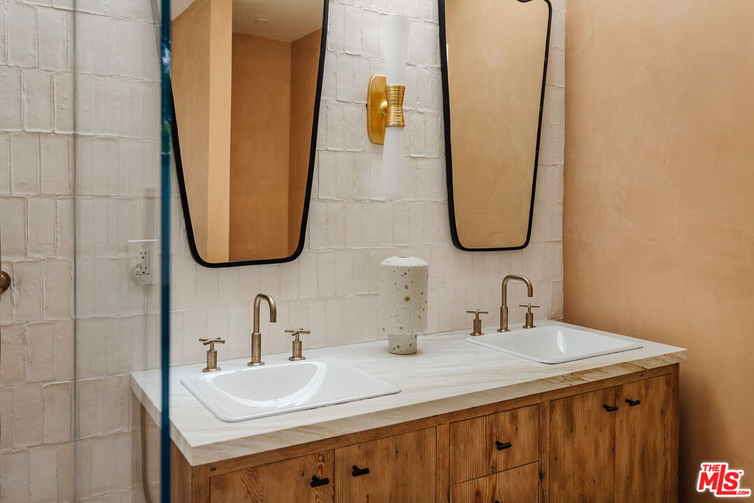 1929 North Oxford Avenue Los Angeles, CA 90027 - Photo 20 of 30