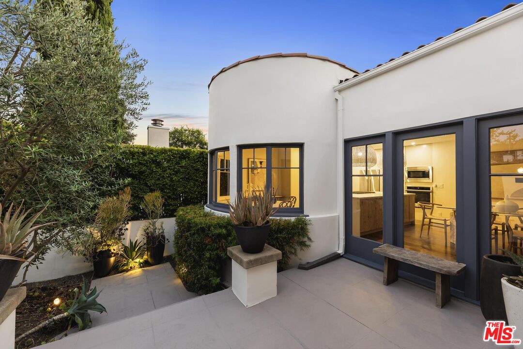 1929 North Oxford Avenue Los Angeles, CA 90027 - Photo 2 of 30