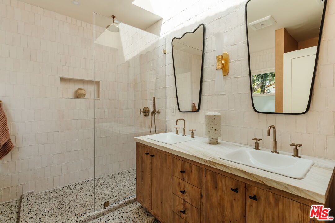 1929 North Oxford Avenue Los Angeles, CA 90027 - Photo 21 of 30