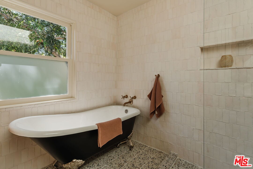 1929 North Oxford Avenue Los Angeles, CA 90027 - Photo 23 of 30