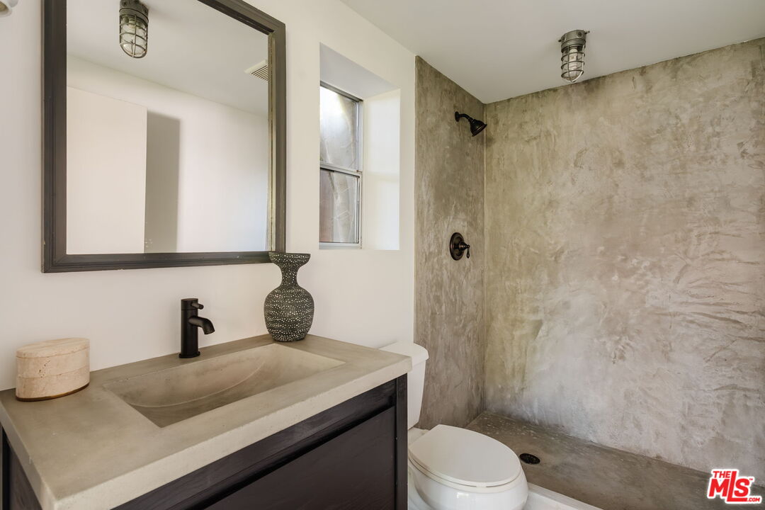 1929 North Oxford Avenue Los Angeles, CA 90027 - Photo 26 of 30