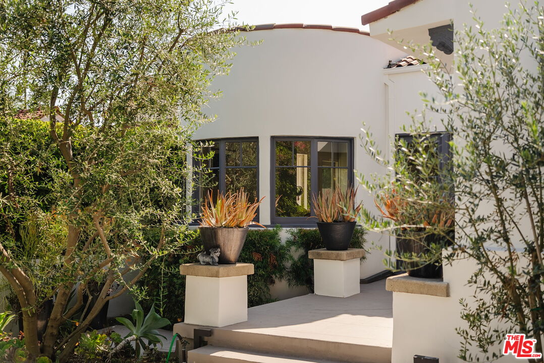 1929 North Oxford Avenue Los Angeles, CA 90027 - Photo 28 of 30