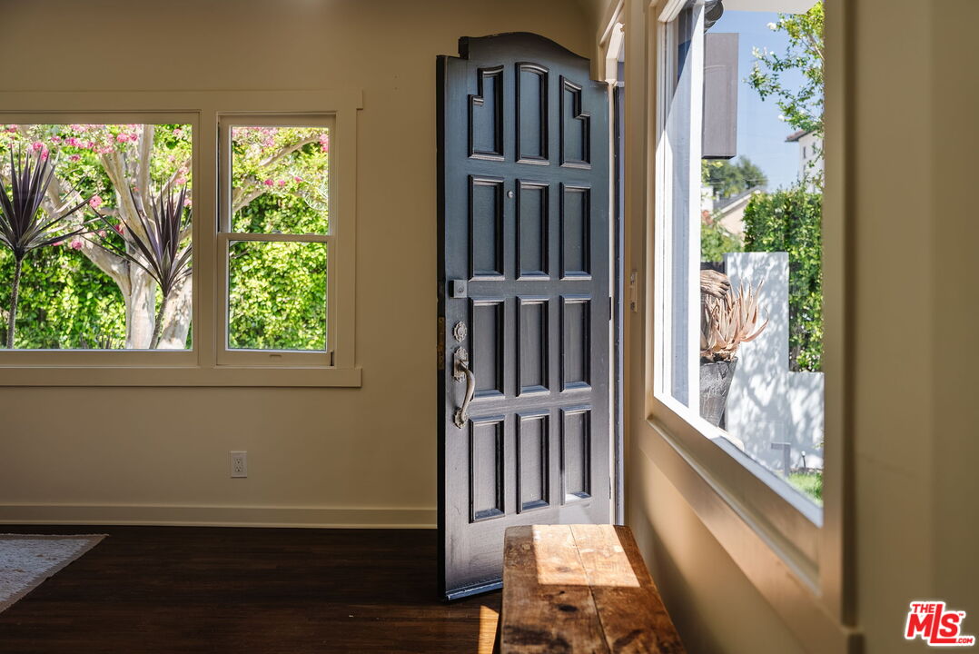 1929 North Oxford Avenue Los Angeles, CA 90027 - Photo 3 of 30