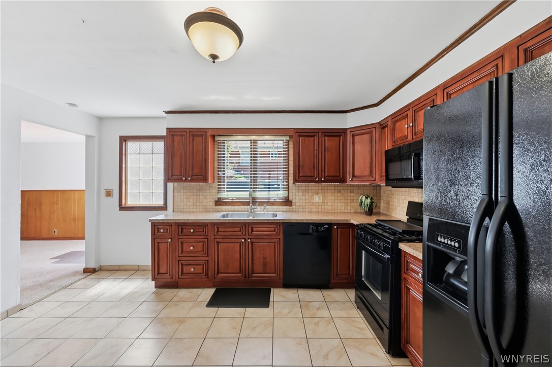 176 15th Street Buffalo, NY 14213 - Photo 12 of 36 Kitchen