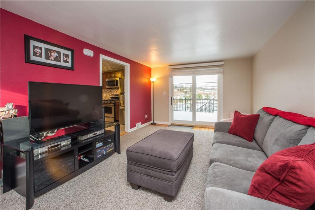 233 Orchard Spring Road Pittsburgh, PA 15220 - Photo 5 of 25 Gallery Image 5