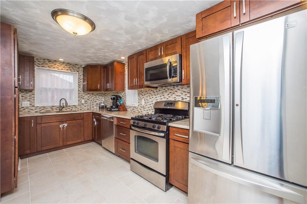 233 Orchard Spring Road Pittsburgh, PA 15220 - Photo 8 of 25 Gallery Image 8